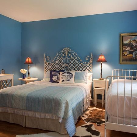 Sleepy Creek Country Manor Bed & Breakfast Bragg Creek Exterior foto