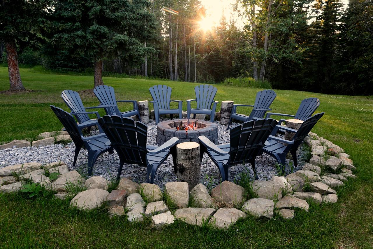 Sleepy Creek Country Manor Bed & Breakfast Bragg Creek Exterior foto